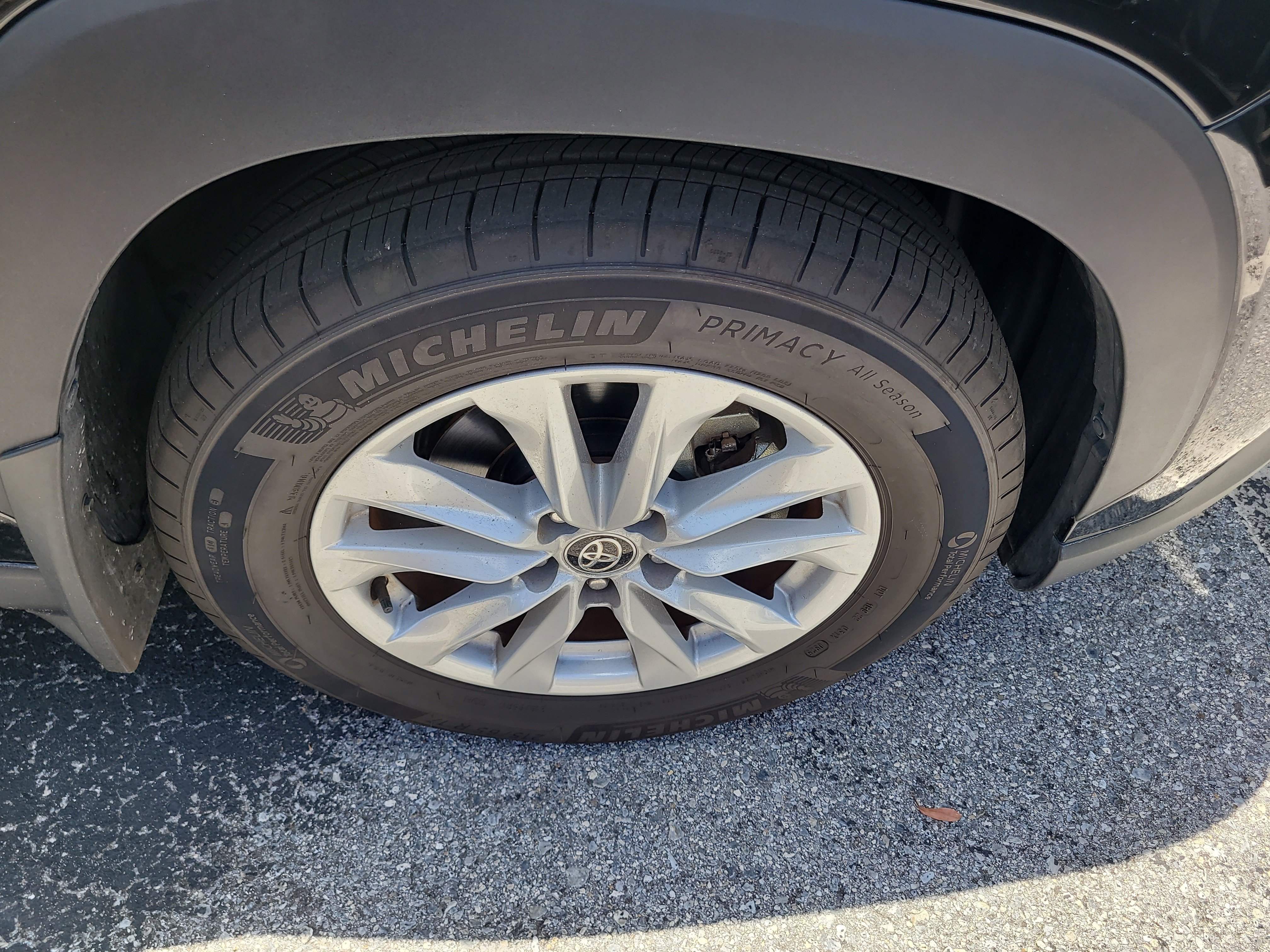 Certified 2025 Toyota Corolla Cross LE FWD image 9
