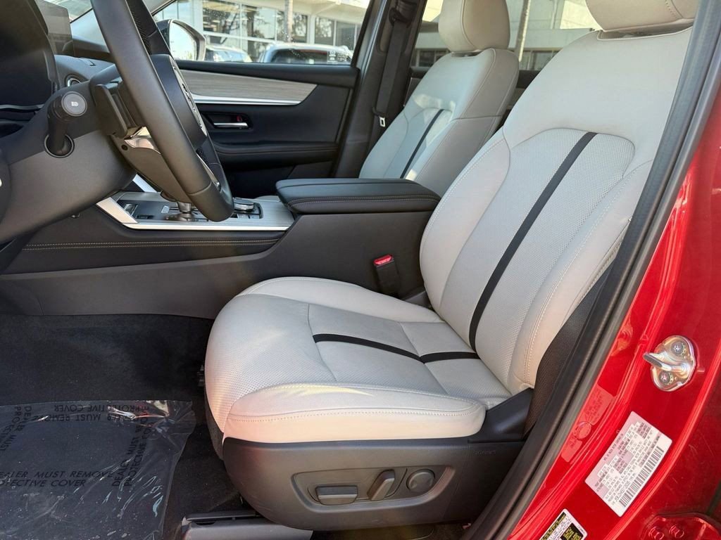 Used 2025 MAZDA CX-70 Plug-In Hybrid w/ Premium Pkg image 12