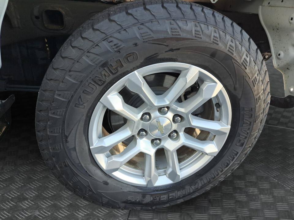 Used 2023 Chevrolet Silverado 1500 LT AWD/4WD image 18