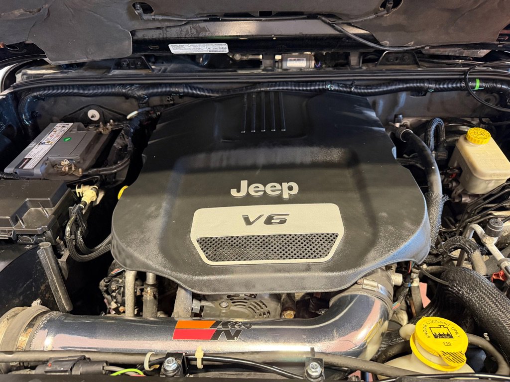 Used 2014 Jeep Wrangler Unlimited Sahara AWD/4WD image 31