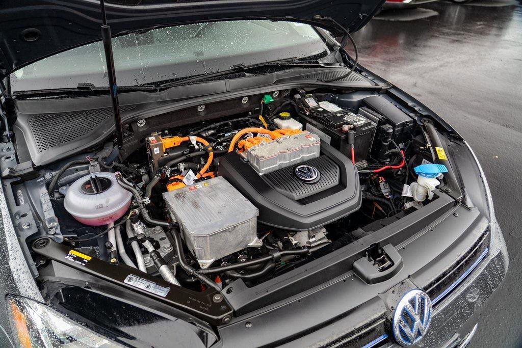 Used 2016 Volkswagen e-Golf SEL Premium image 29