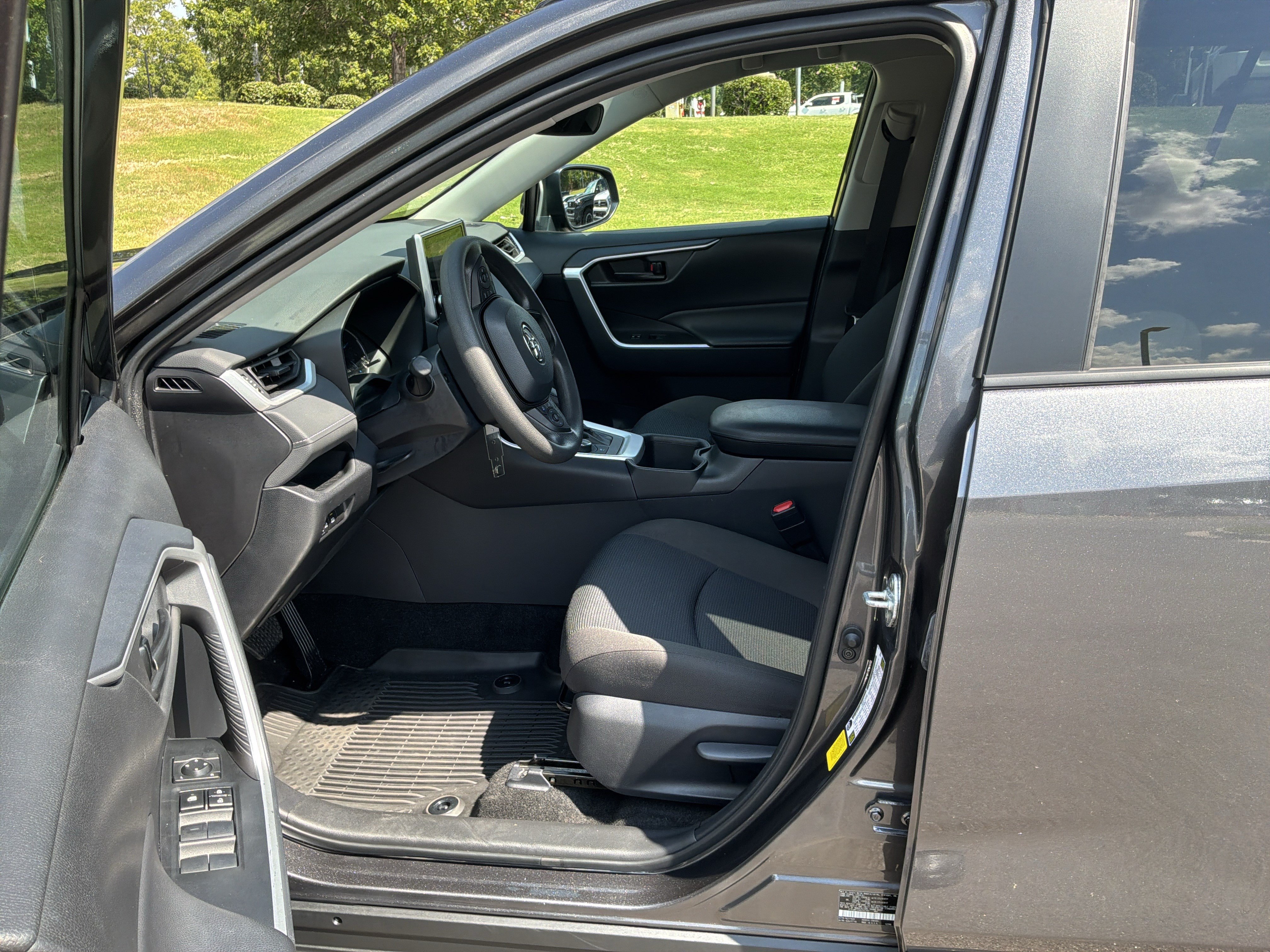 Used 2024 Toyota RAV4 LE AWD/4WD image 16