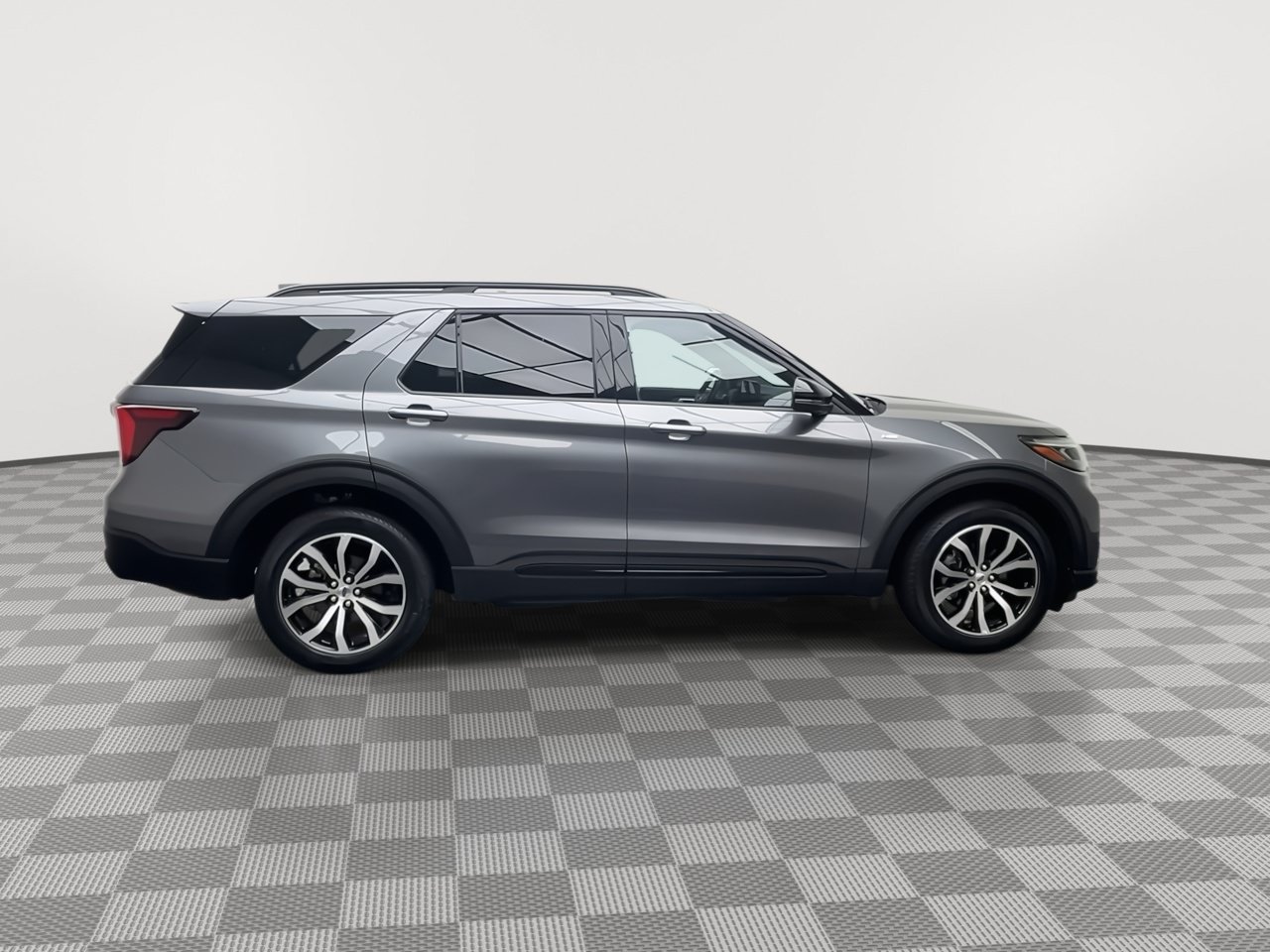 Certified 2025 Ford Explorer ST-Line AWD/4WD image 43