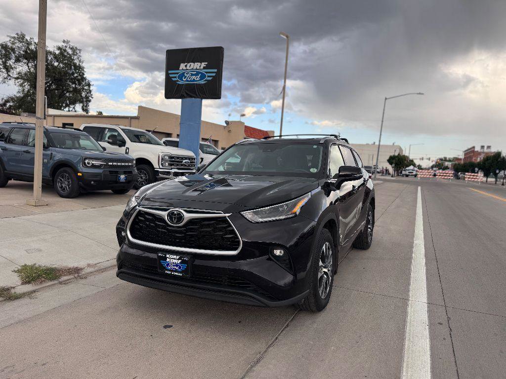 Used 2021 Toyota Highlander XLE