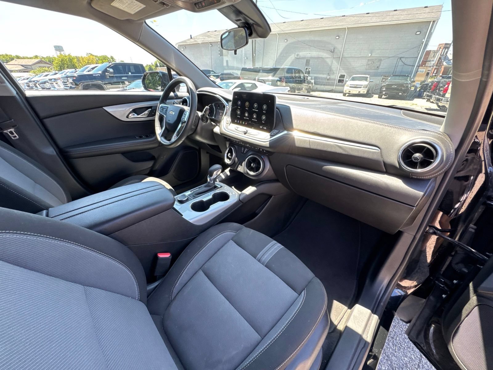 Used 2025 Chevrolet Blazer LT FWD image 31