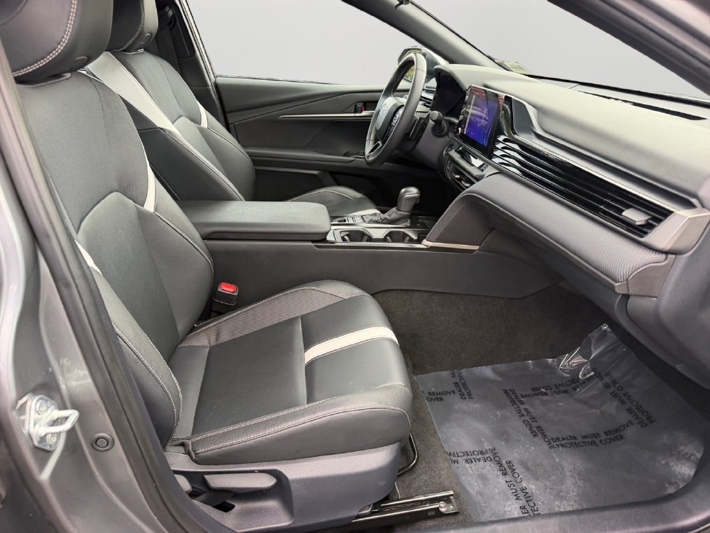 Used 2025 Toyota Camry SE FWD image 7