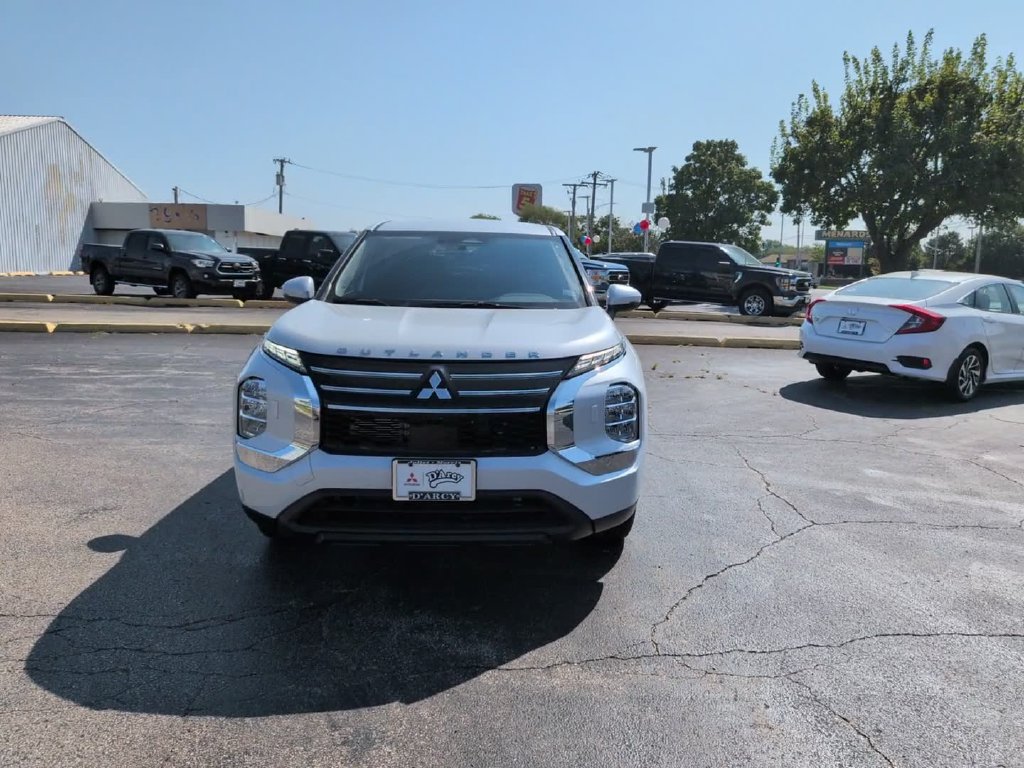 New 2026 Mitsubishi Outlander ES AWD/4WD image 2