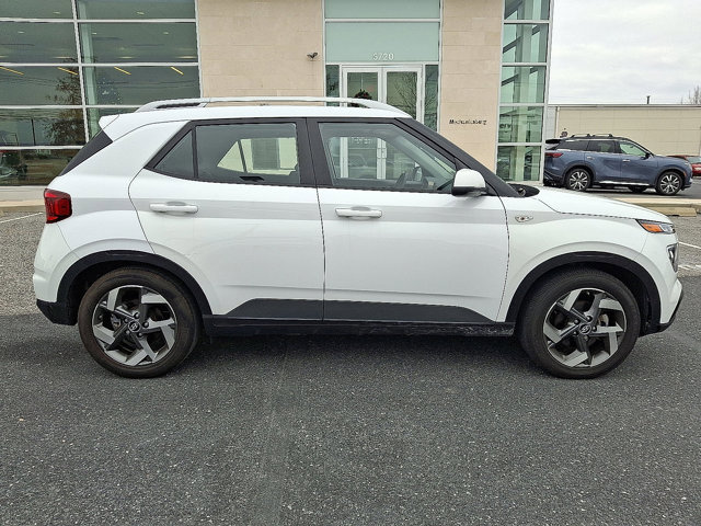 Used 2022 Hyundai Venue SEL image 6
