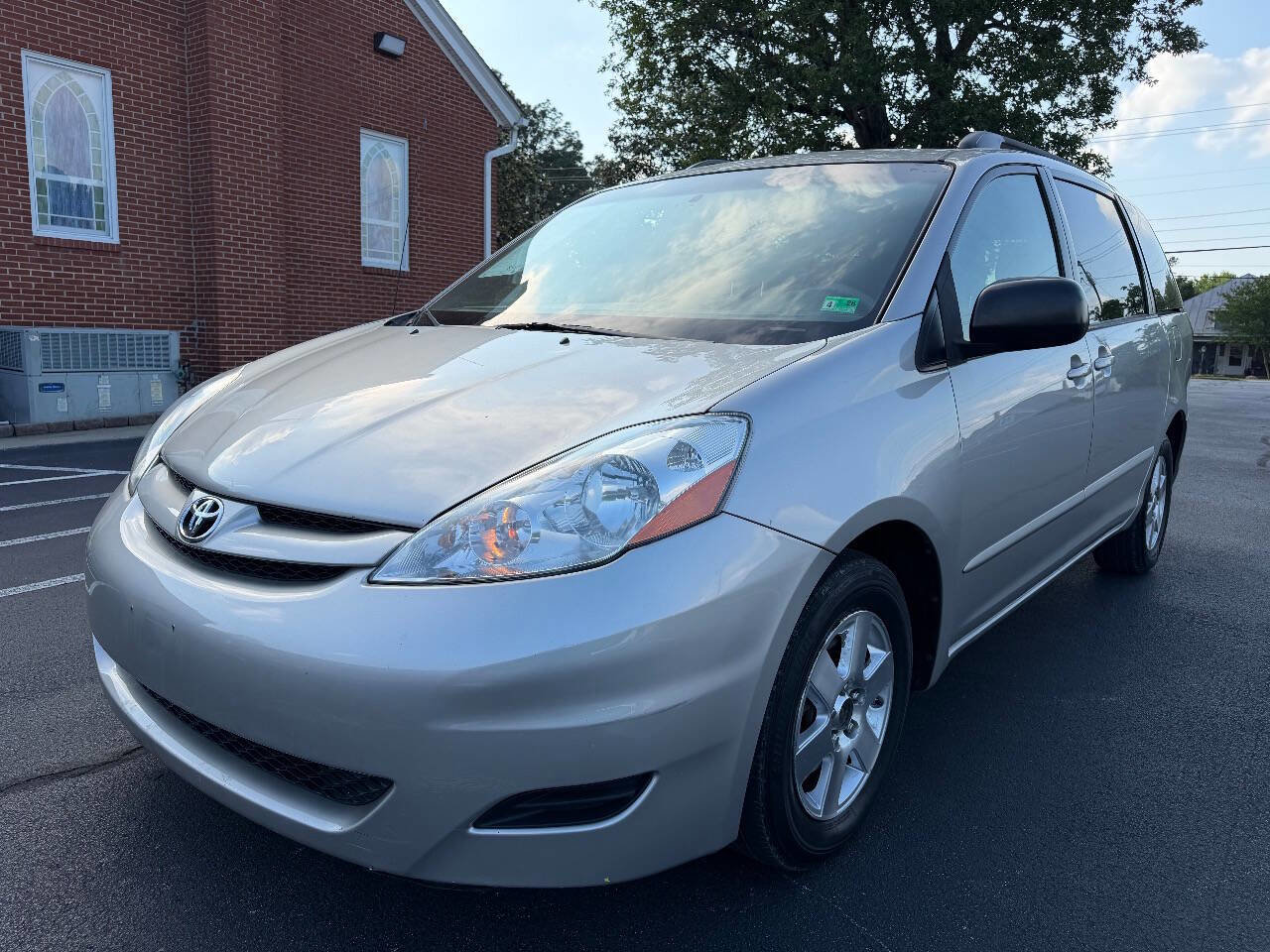 Used 2007 Toyota Sienna LE FWD image 2