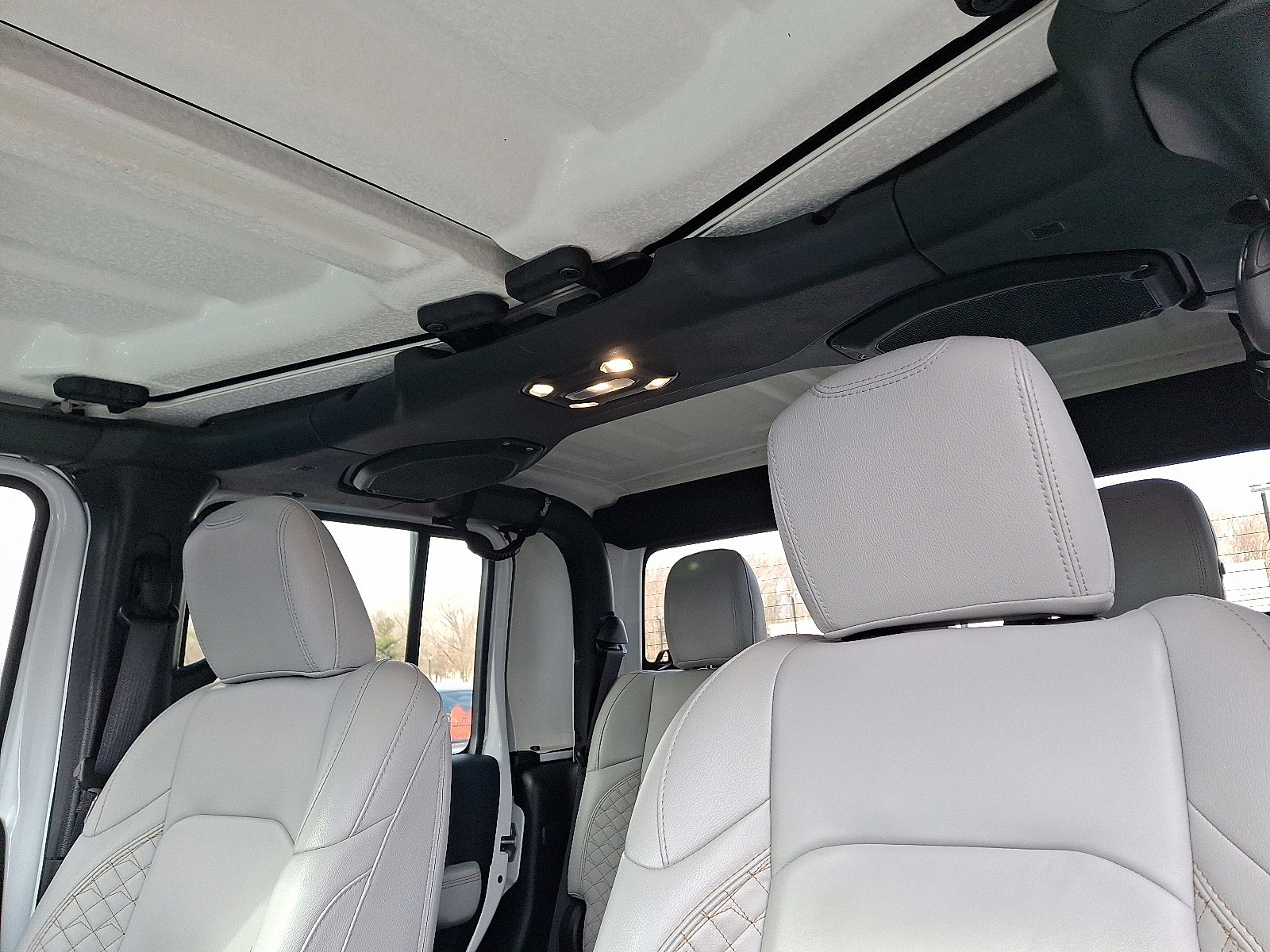 Certified 2022 Jeep Gladiator Overland AWD/4WD image 14