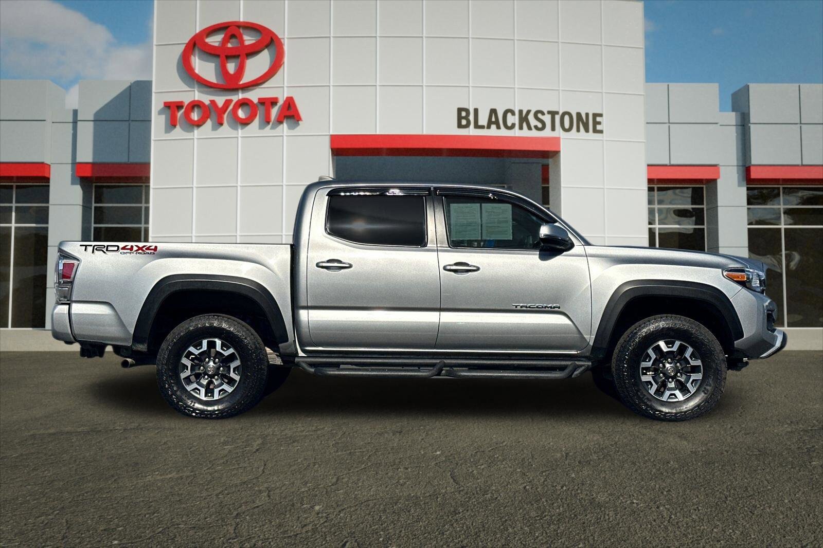 Certified 2023 Toyota Tacoma TRD Off-Road w/ Technology Package AWD/4WD image 2