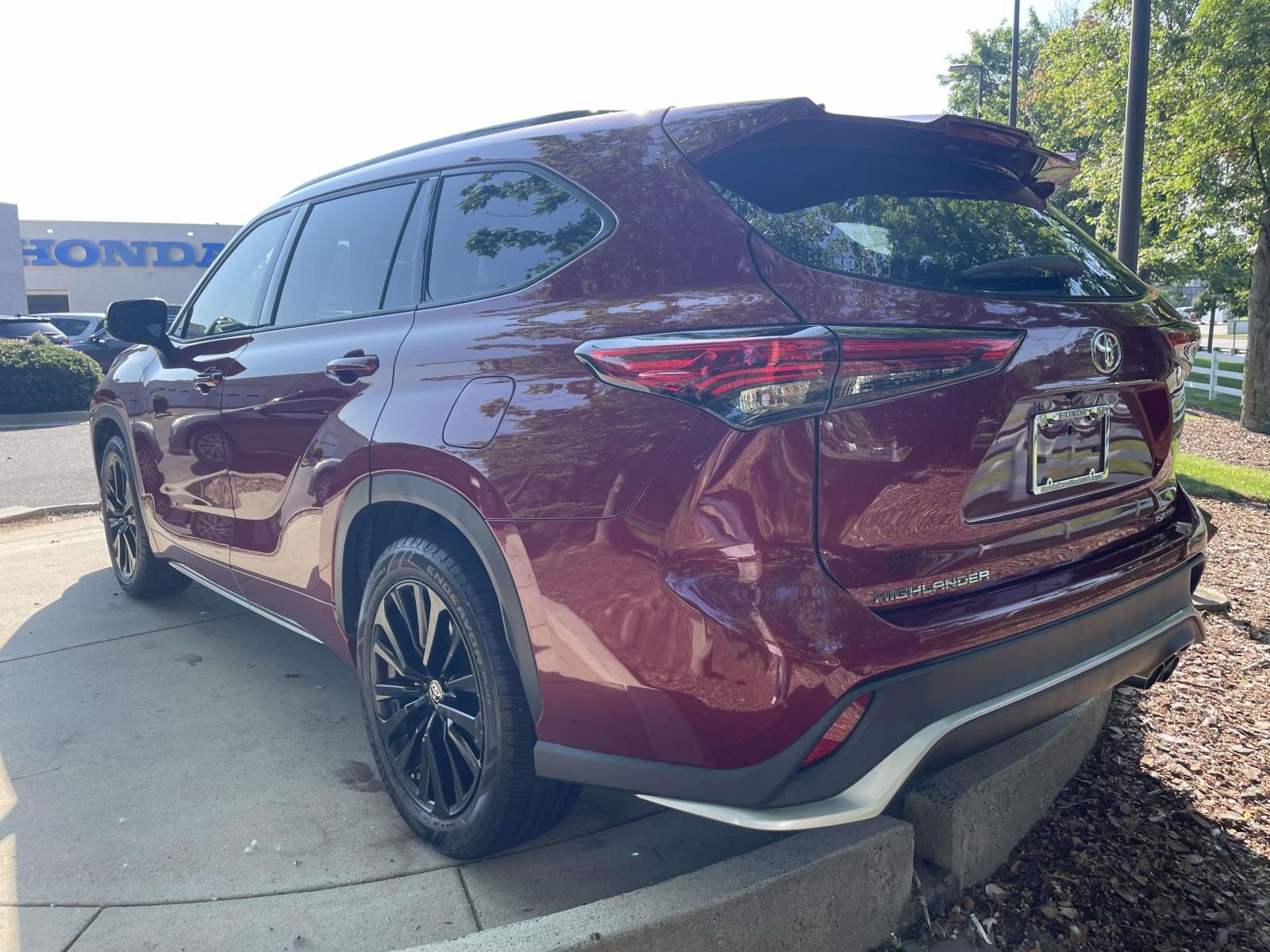 Used 2023 Toyota Highlander XSE AWD/4WD image 8