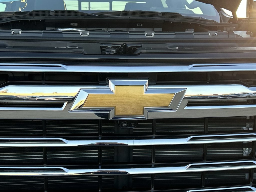 Certified 2025 Chevrolet Silverado 2500 LTZ w/ LTZ Premium Package AWD/4WD image 36