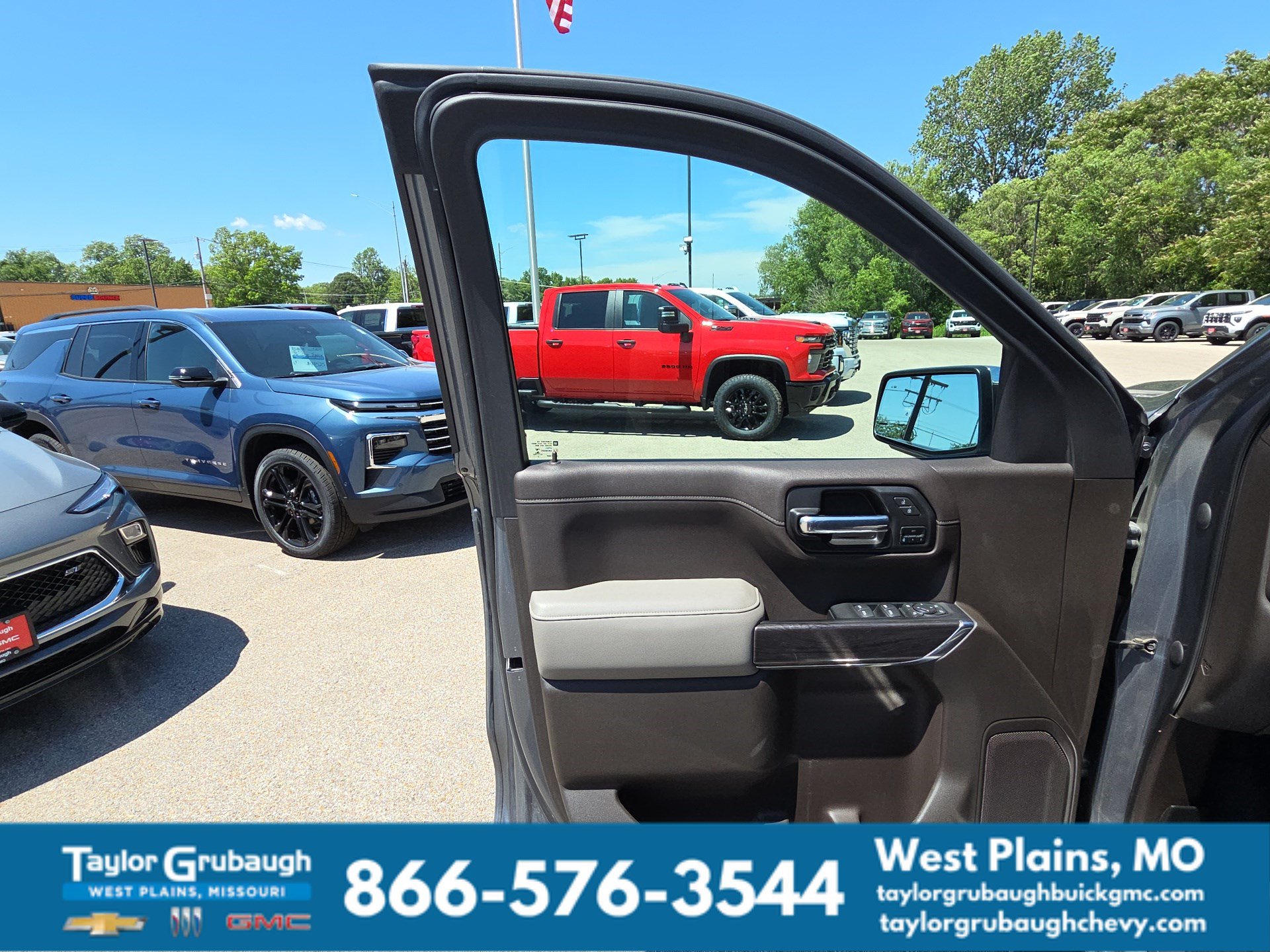 Used 2021 Chevrolet Silverado 1500 LTZ w/ Z71 Off-Road Package AWD/4WD image 14