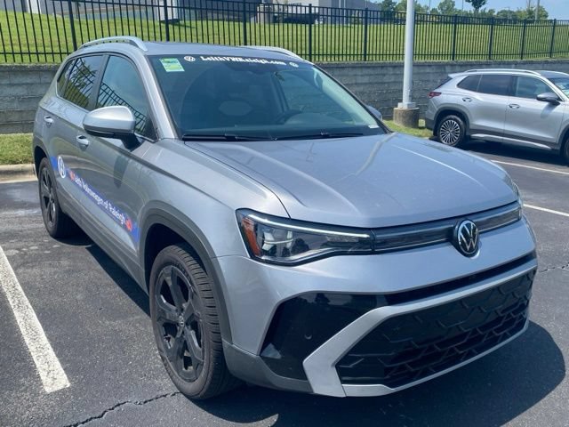 Used 2025 Volkswagen Taos SEL AWD/4WD image 7