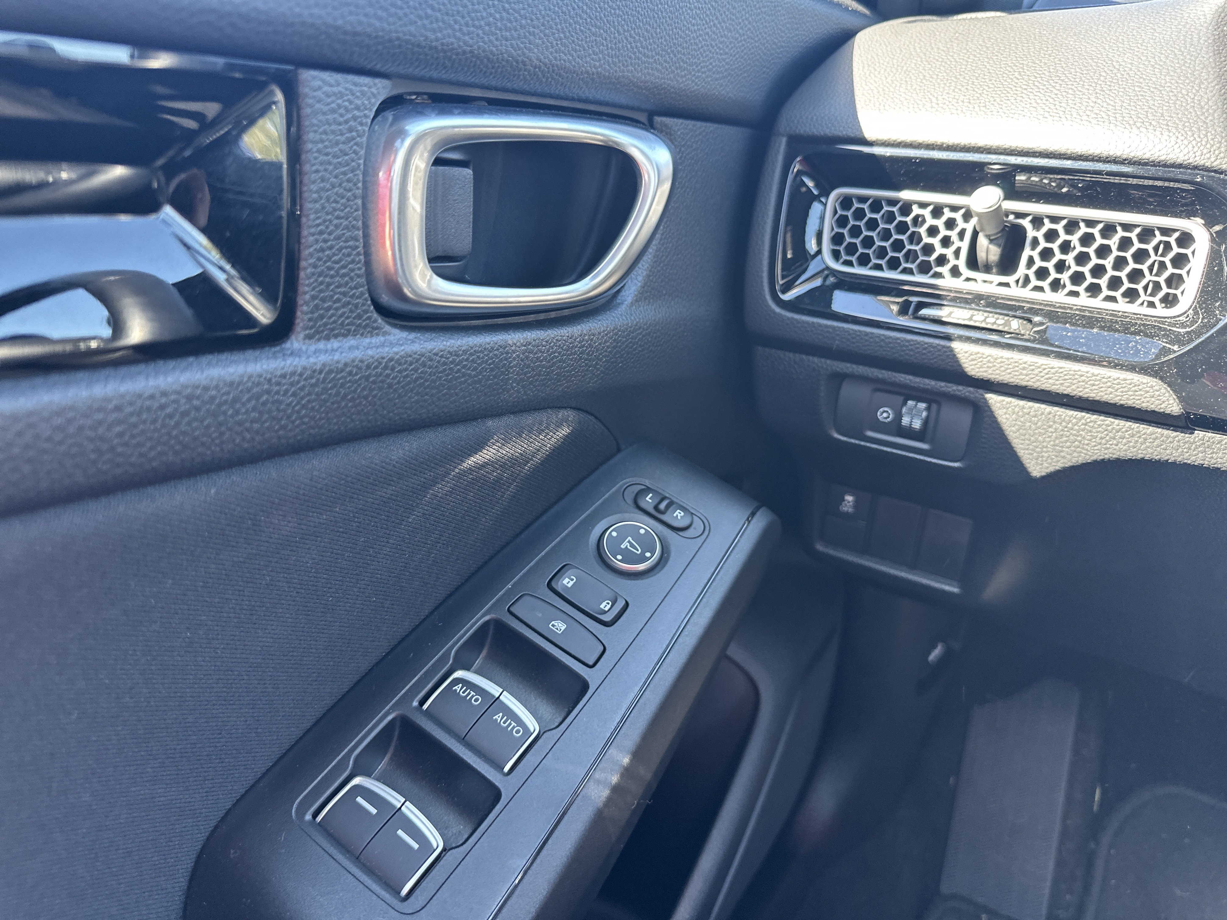 Certified 2025 Honda Civic Sport Touring image 25