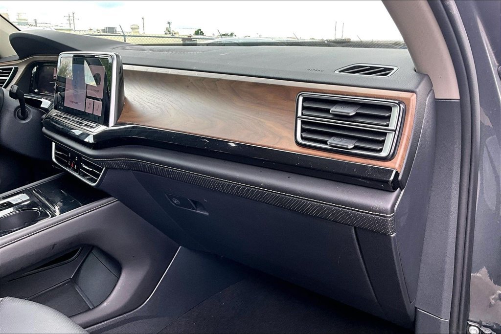 Used 2025 Volkswagen Atlas SE FWD image 18