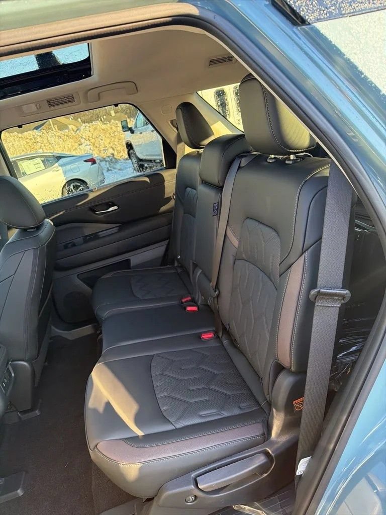Used 2026 Nissan Pathfinder Platinum w/ Cargo Package AWD/4WD image 24