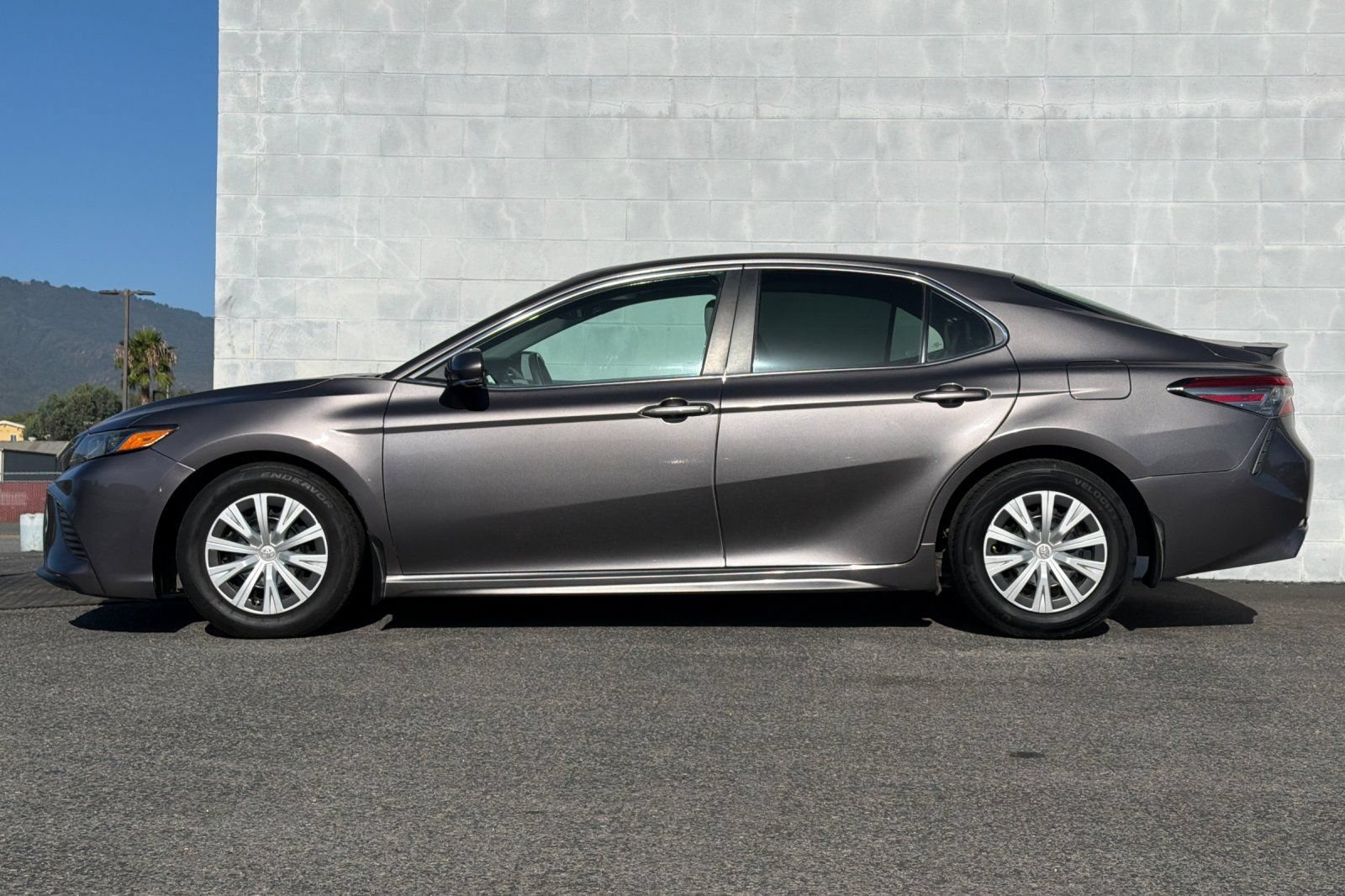 Used 2018 Toyota Camry SE w/ Moonroof Package FWD image 7