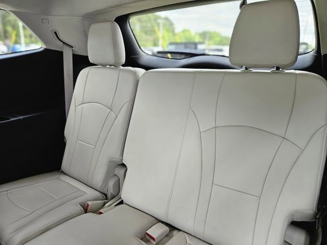 Used 2023 Buick Enclave Essence image 29