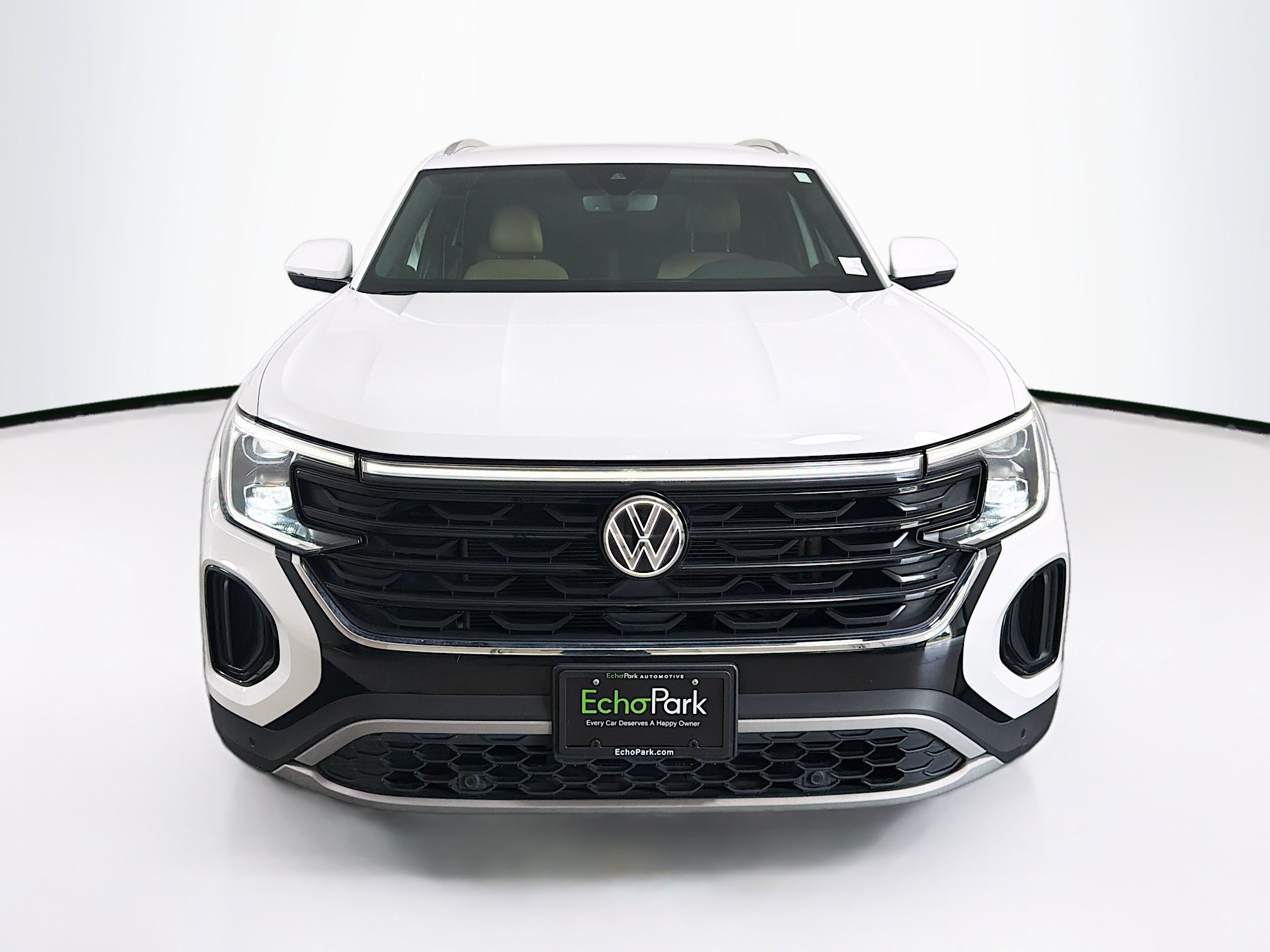 Used 2024 Volkswagen Atlas Cross Sport SE FWD image 2