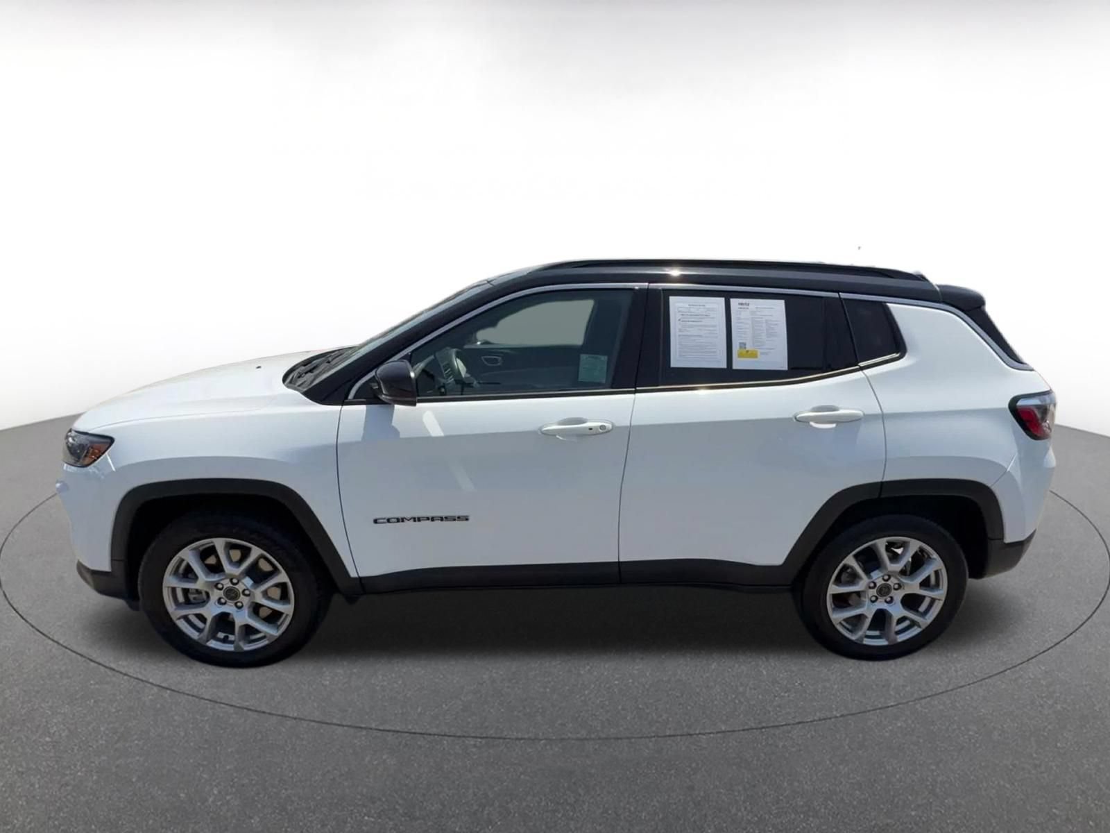 Used 2025 Jeep Compass Limited AWD/4WD image 9