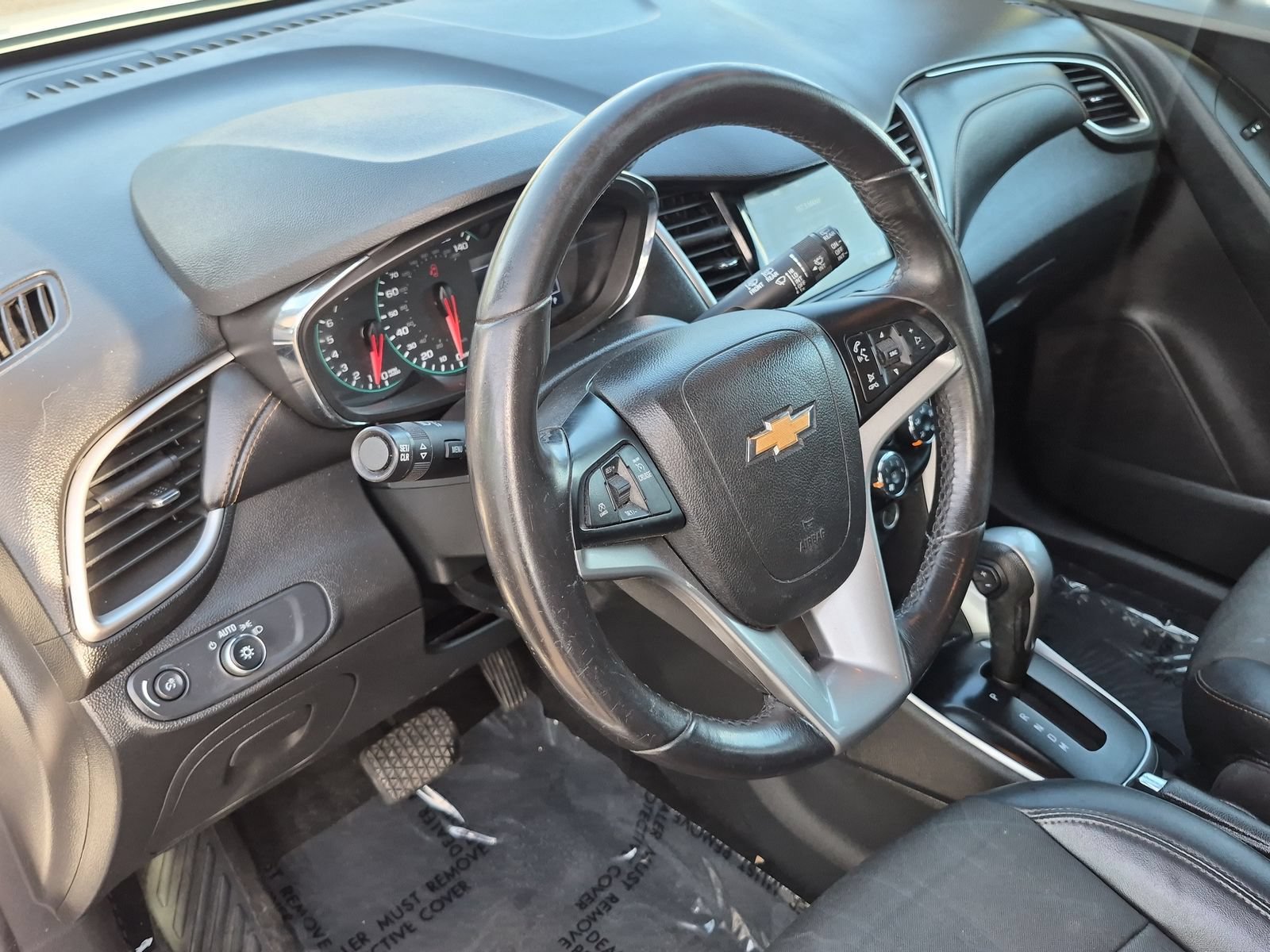 Used 2019 Chevrolet Trax LT w/ LT Convenience Package FWD image 11