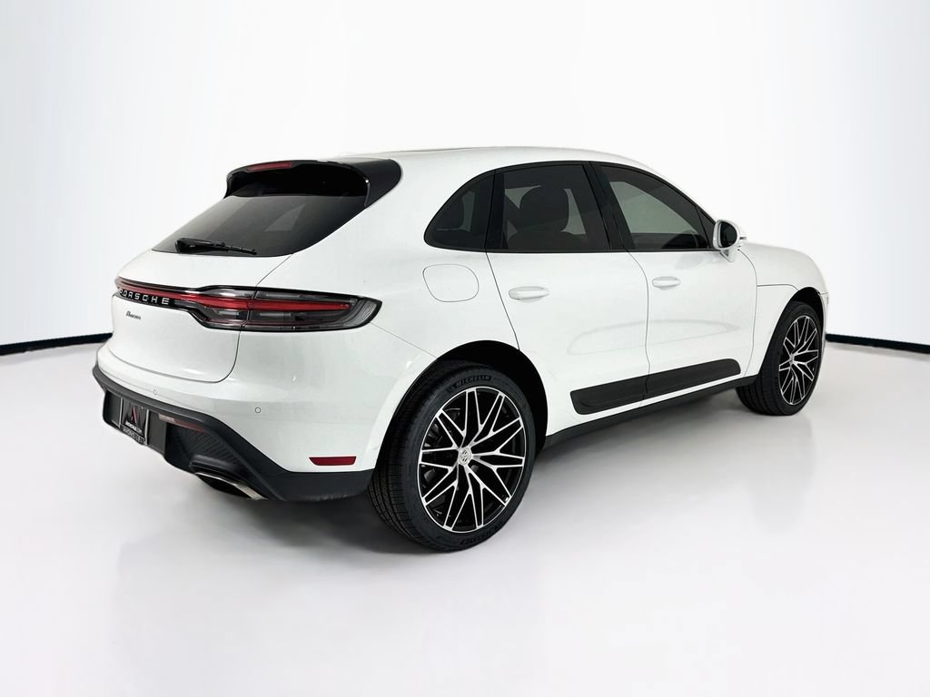 Used 2025 Porsche Macan AWD/4WD image 9