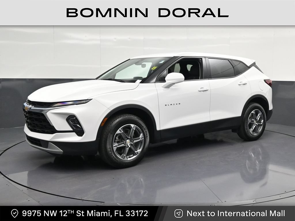 Used 2023 Chevrolet Blazer LT FWD image 1