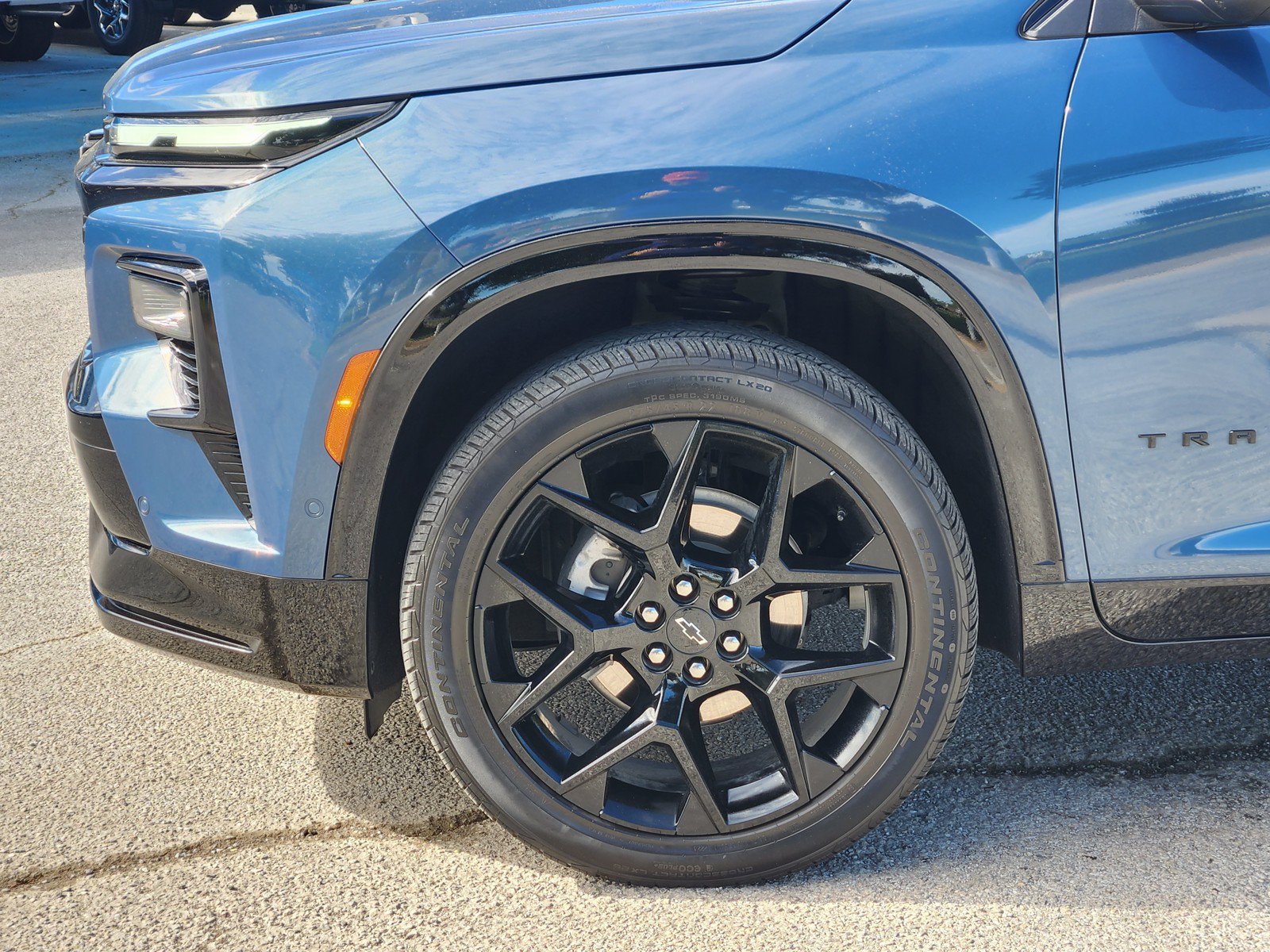 Used 2024 Chevrolet Traverse RS FWD image 28