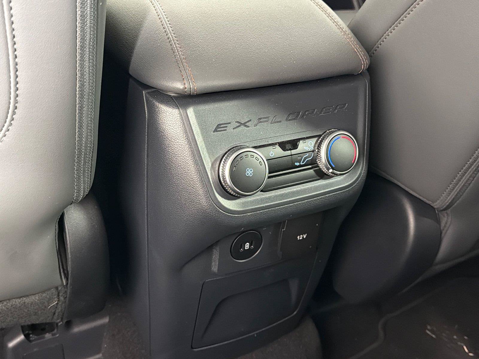 Used 2025 Ford Explorer Active w/ Active Comfort Package RWD image 22