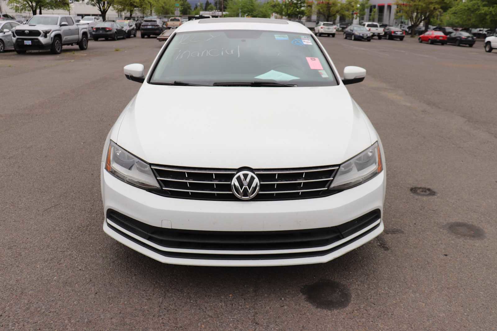 Used 2018 Volkswagen Jetta SE FWD image 2