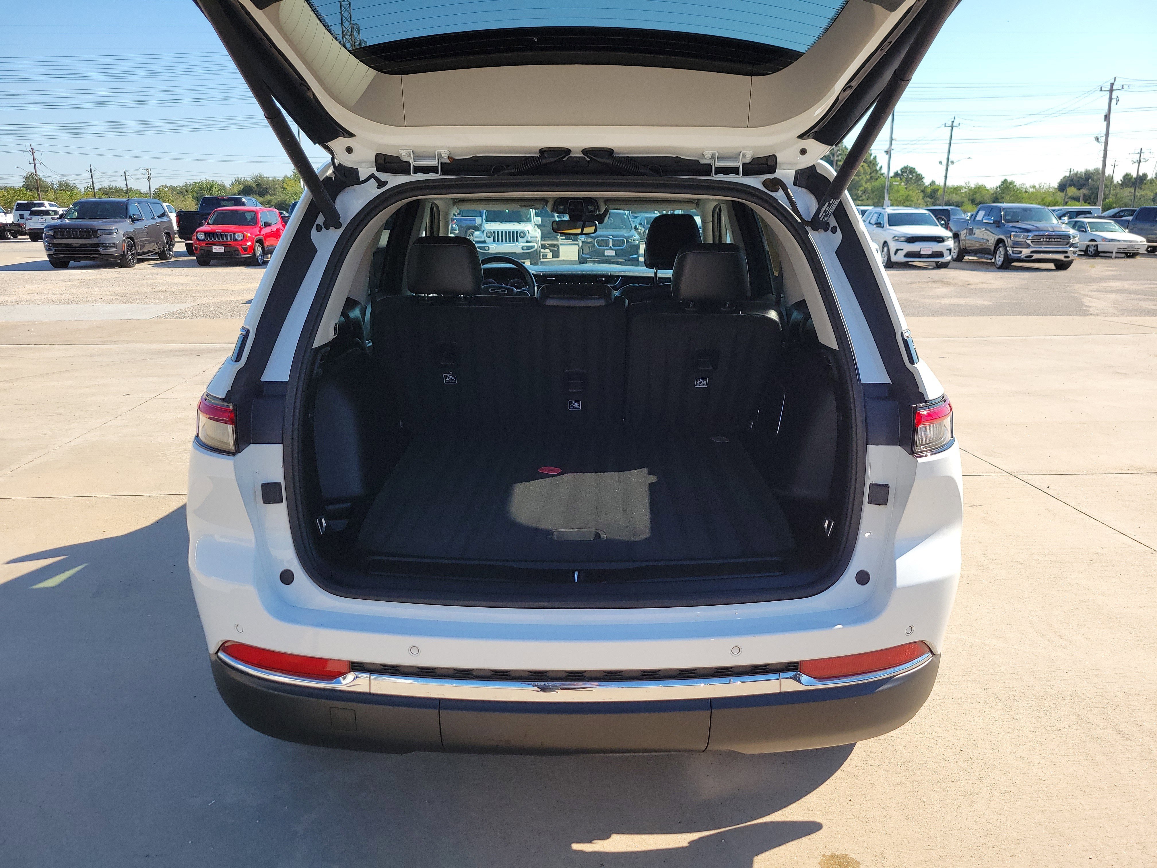 Used 2022 Jeep Grand Cherokee Limited image 29
