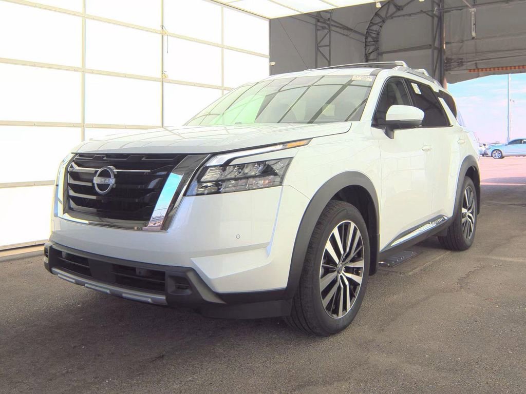 Certified 2025 Nissan Pathfinder Platinum AWD/4WD image 3