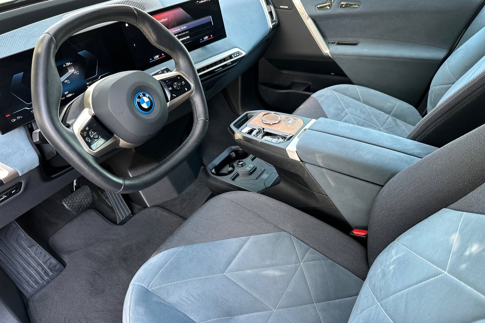 Used 2023 BMW iX xDrive50 w/ Premium Package image 11