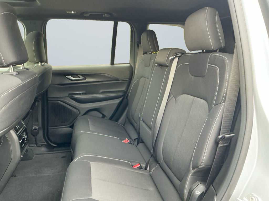 Used 2025 Jeep Grand Cherokee Laredo X w/ Luxury Tech Group I image 14