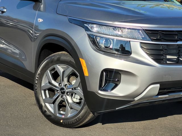 New 2026 Kia Seltos LX FWD image 3