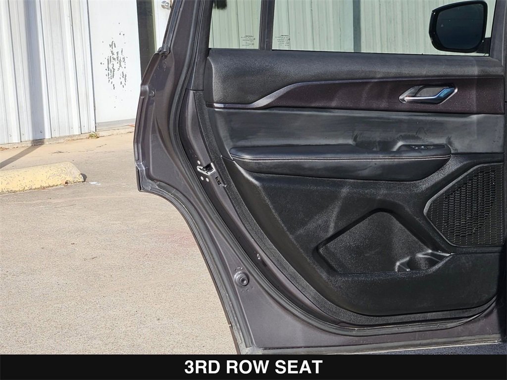 Used 2023 Jeep Grand Cherokee L Laredo image 19