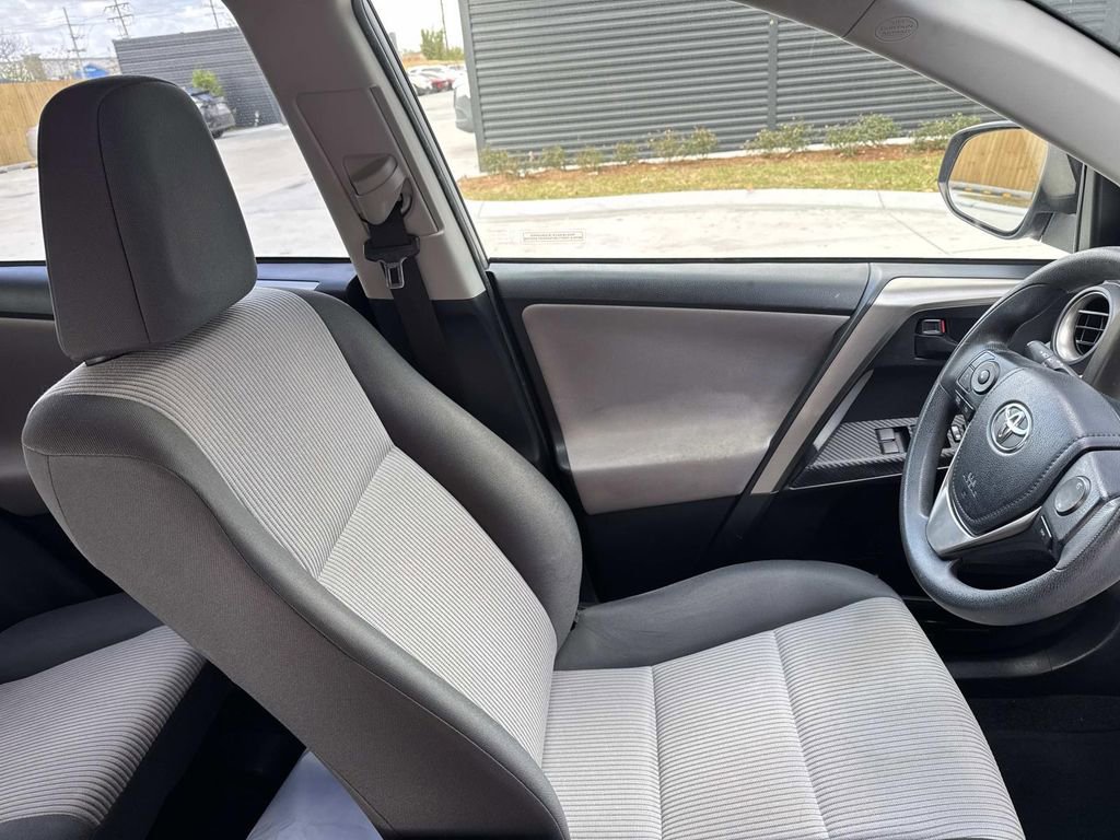 Used 2014 Toyota RAV4 LE image 15