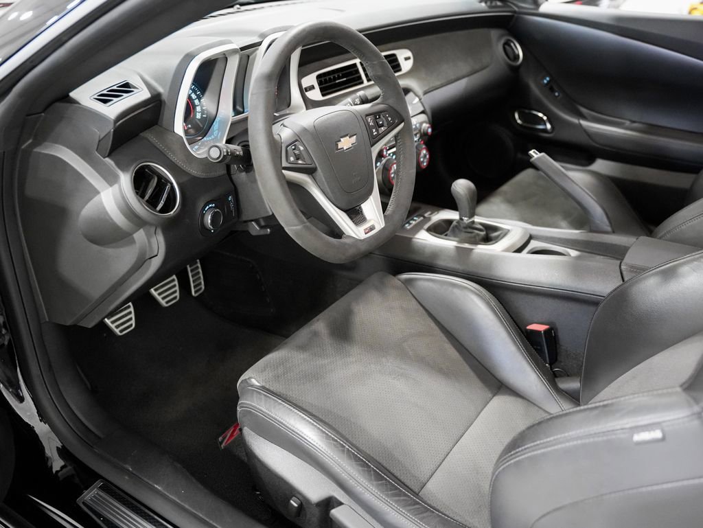 Used 2015 Chevrolet Camaro Z/28 RWD image 9