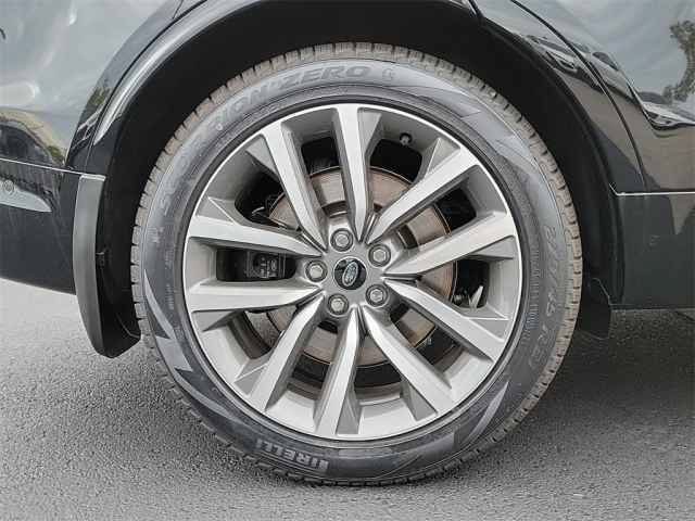 New 2024 Land Rover Discovery Metropolitan Edition AWD/4WD image 36