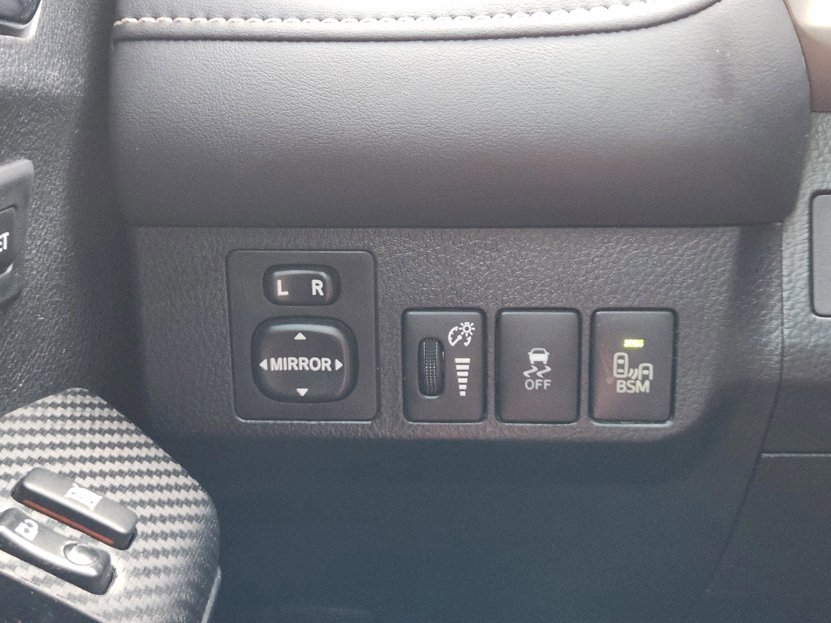 Used 2014 Toyota RAV4 Limited w/ Technology Package FWD image 18