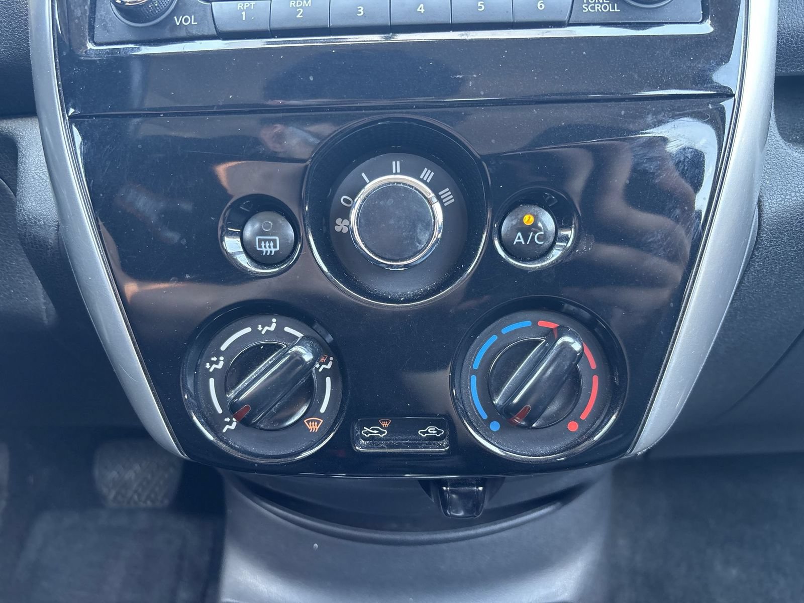 Used 2016 Nissan Versa Note SV w/ SV Appearance Package FWD image 19