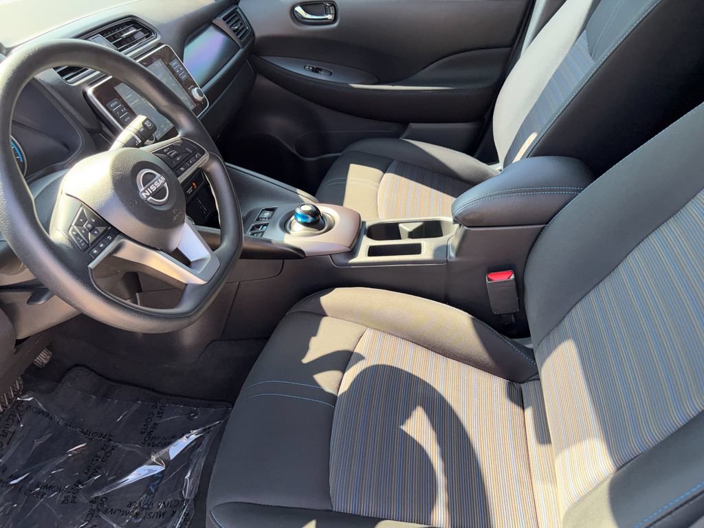 Used 2025 Nissan Leaf S FWD image 9