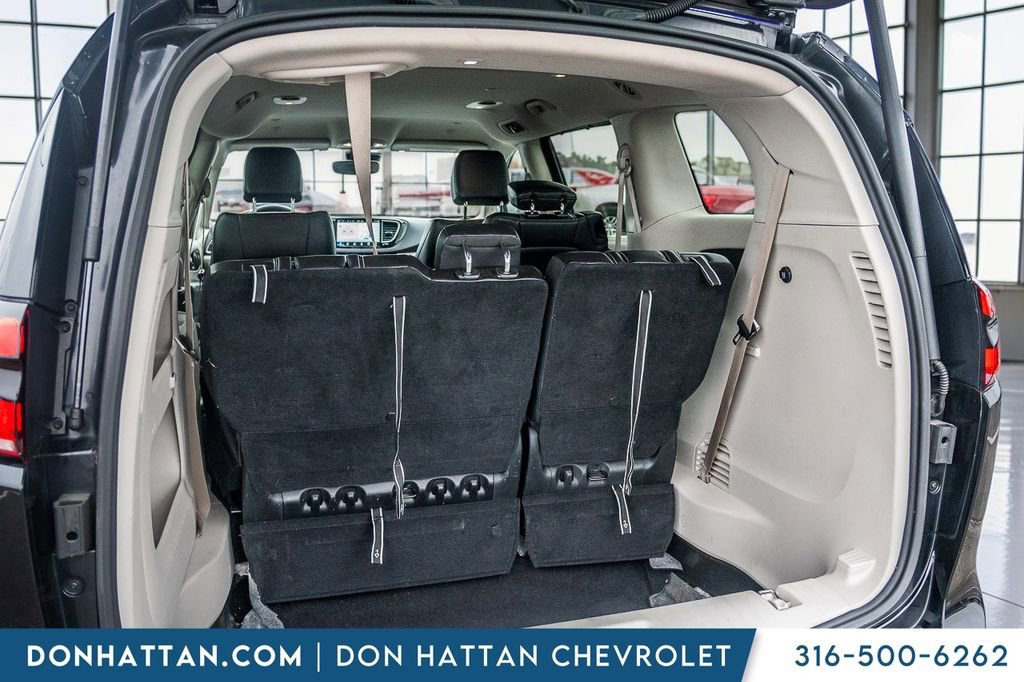 Used 2023 Chrysler Pacifica Touring-L FWD image 31