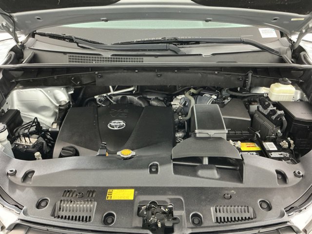 Used 2017 Toyota Highlander Plus AWD/4WD image 32