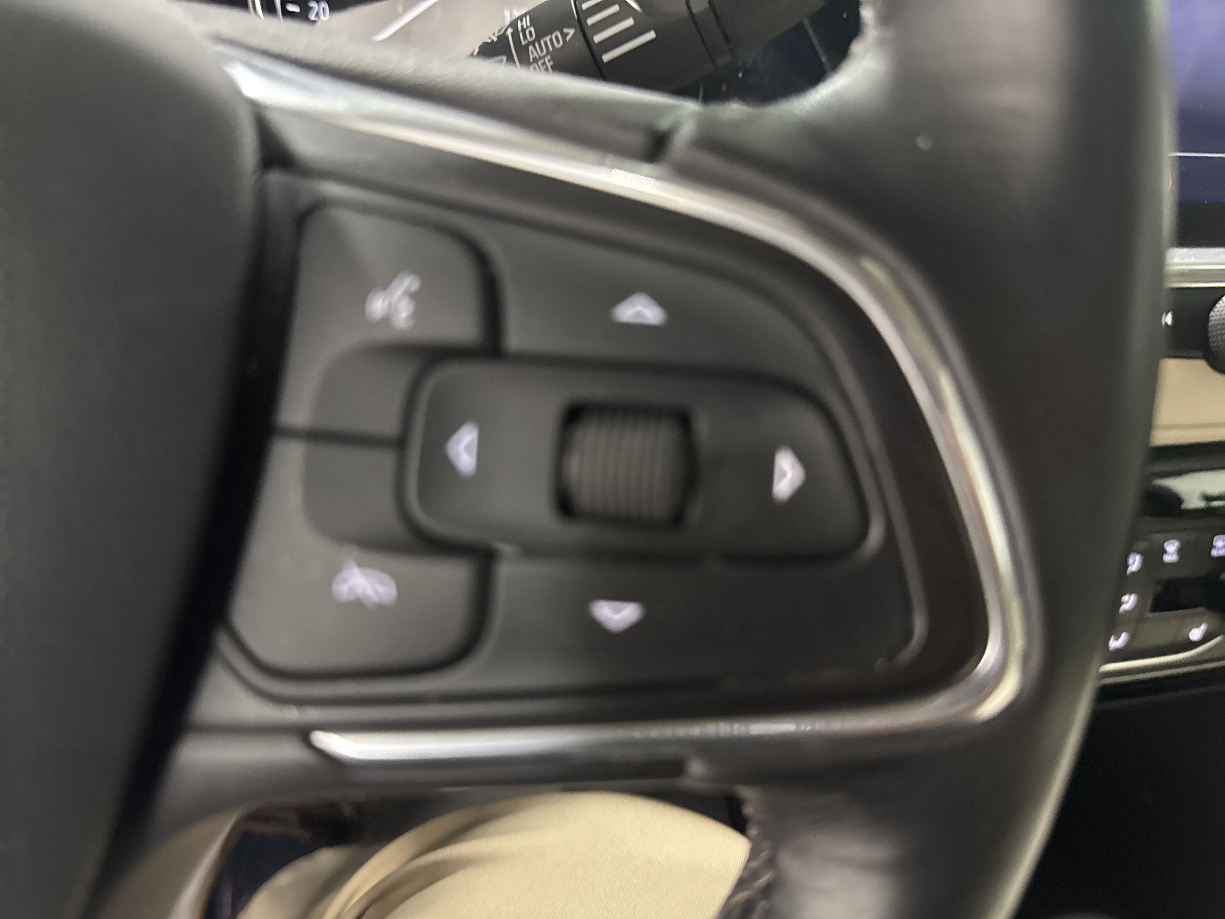 Used 2021 Buick Encore GX Essence w/ Advanced Technology Package AWD/4WD image 17