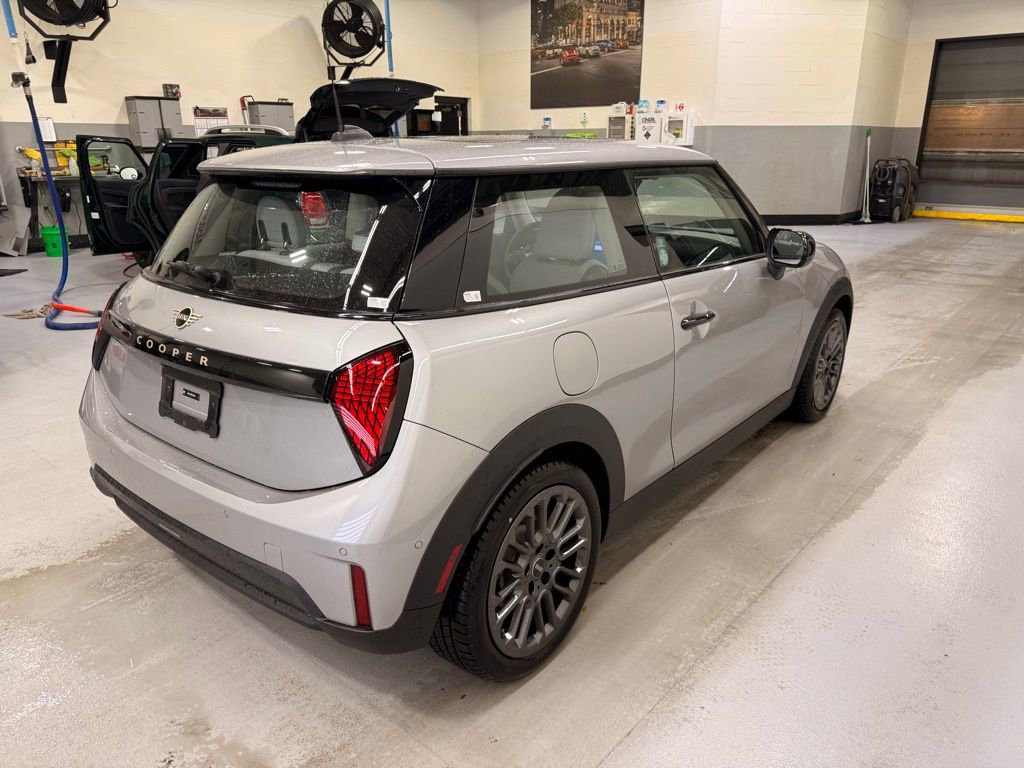 Used 2025 MINI Cooper 2-Door Hardtop image 6