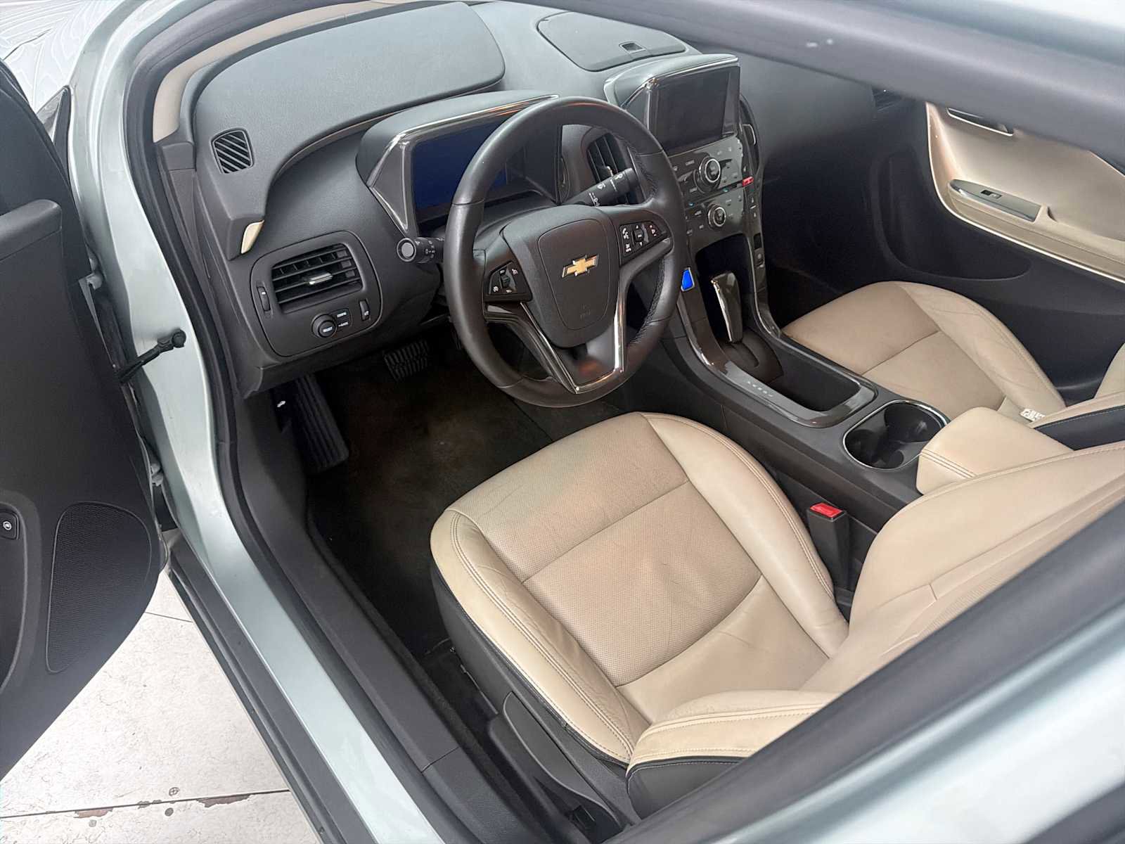 Used 2012 Chevrolet Volt Premium w/ Premium Trim Package FWD image 11