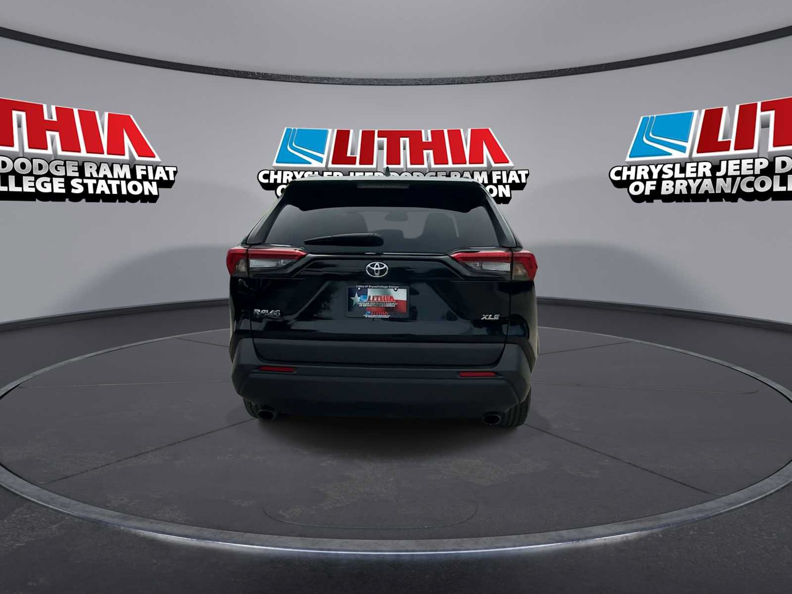 Used 2020 Toyota RAV4 XLE Premium FWD image 7